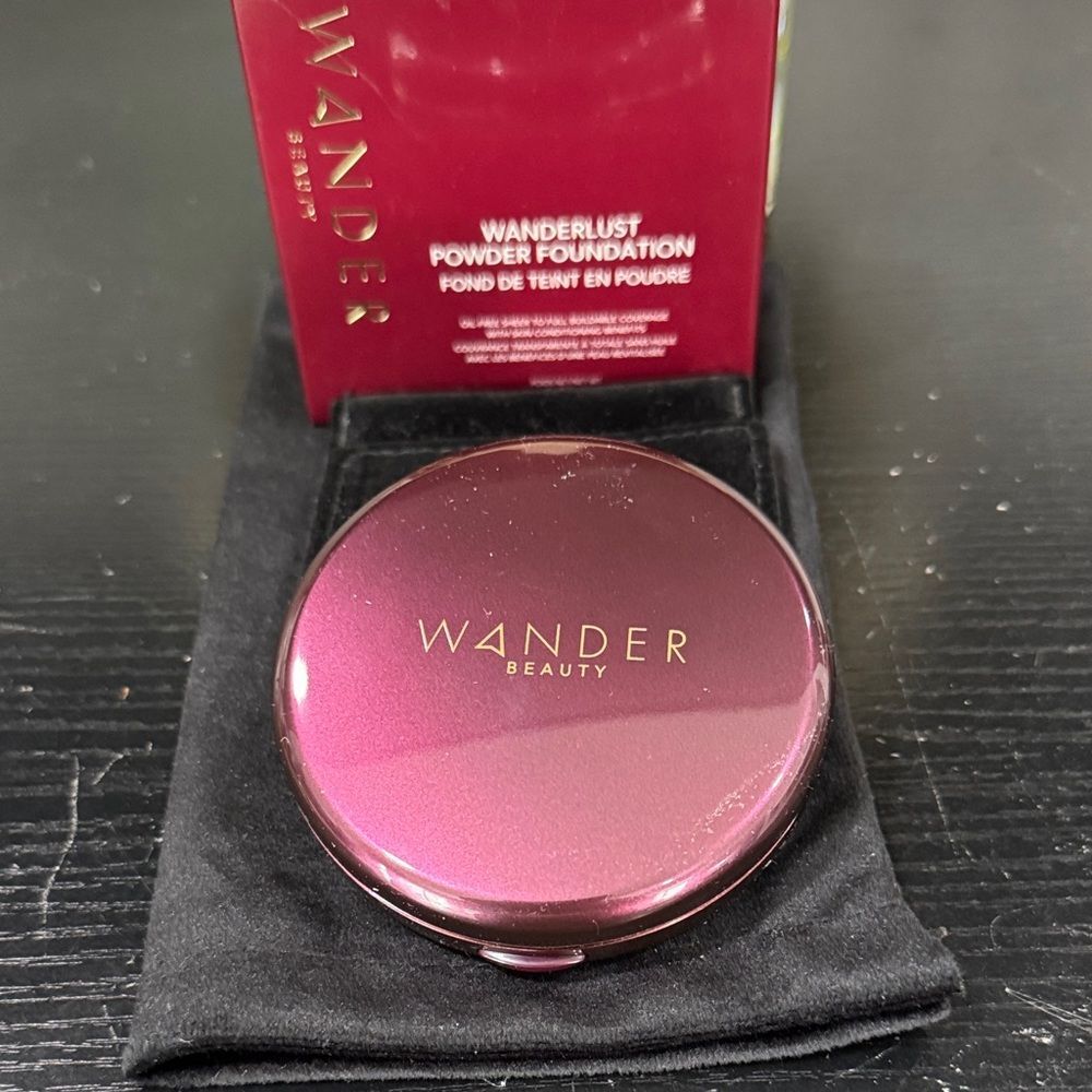 Wander Beauty Wanderlust Powder Foundation shade Rich-rich tan with warm golden - Picture 3 of 6